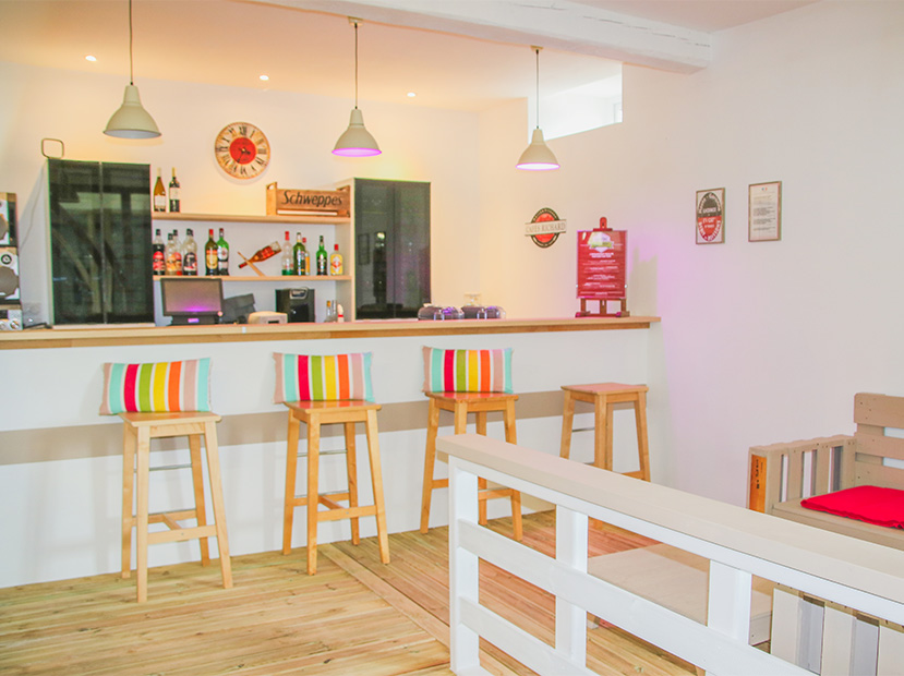 bar et offre de restauration locale au camping