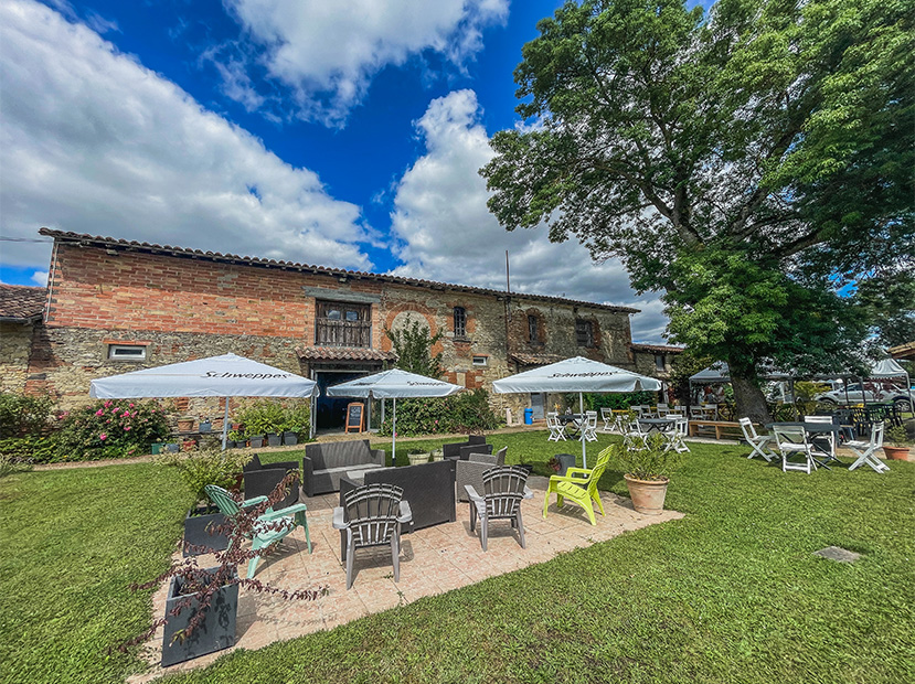 la terrasse de notre campin naturiste avec services