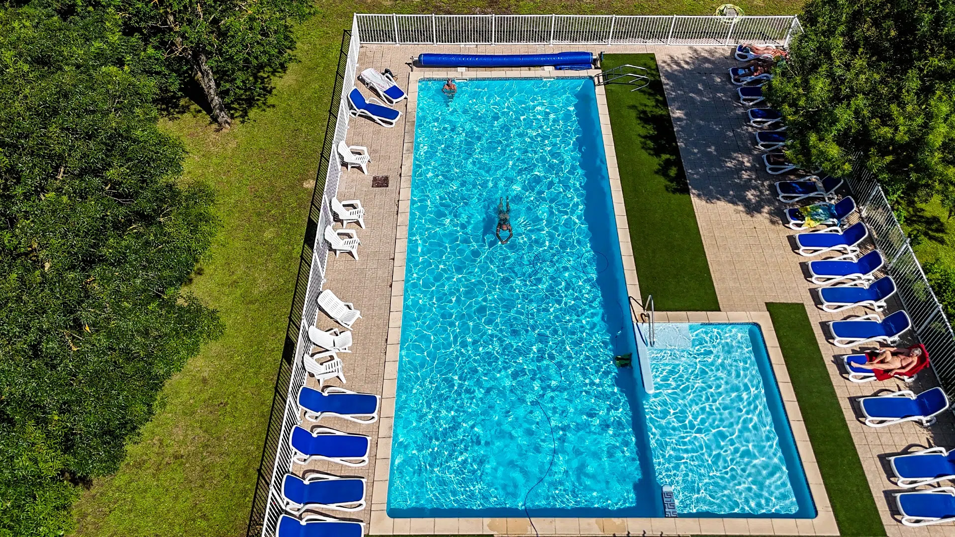 piscine terrasse camping naturiste les aillos